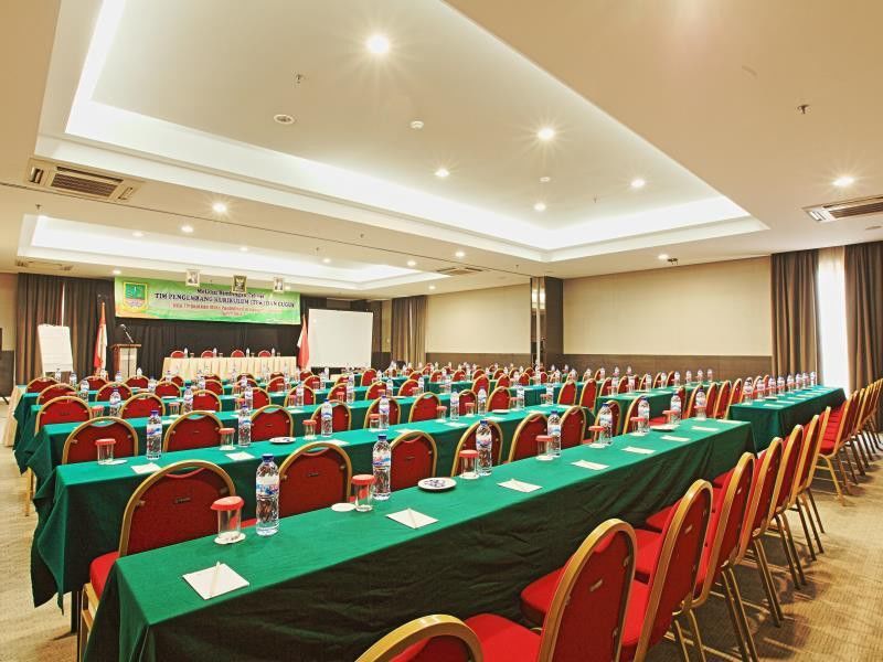 Metland Hotel Bekasi Esterno foto